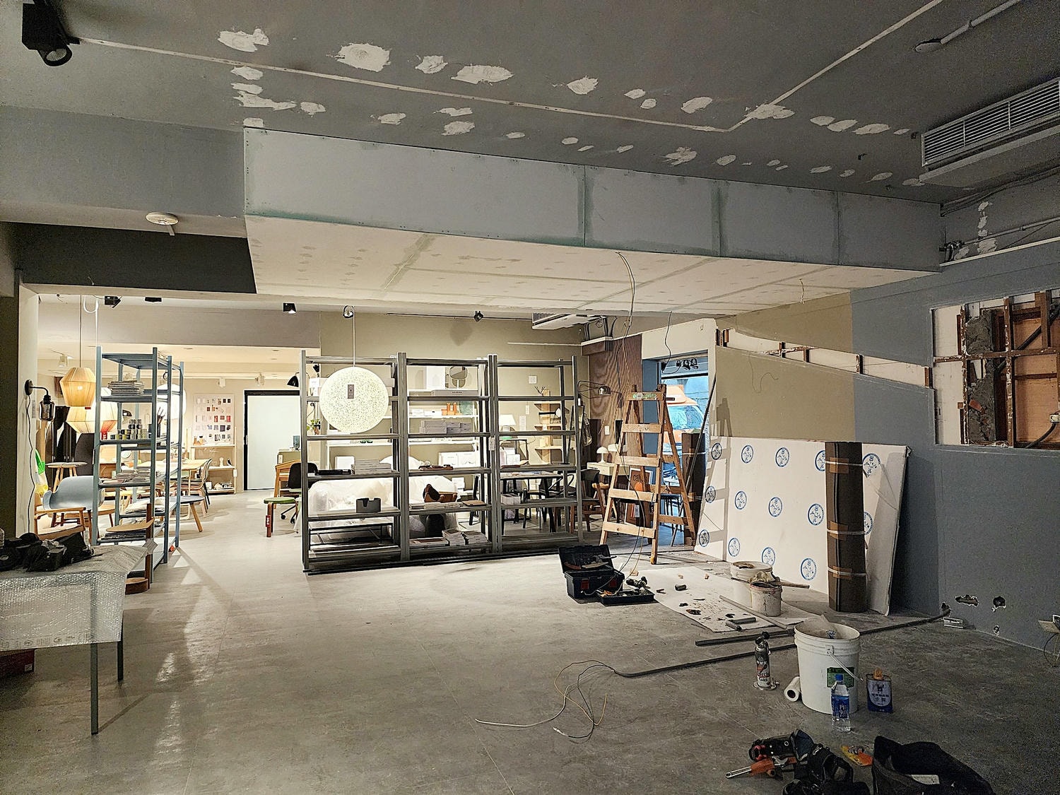 【台北裝潢】民生社區家具店面格柵裝潢~木工裝潢│輕鋼架天花板│唐莊企業有限公司│木居手作工坊 - 第17張圖 18