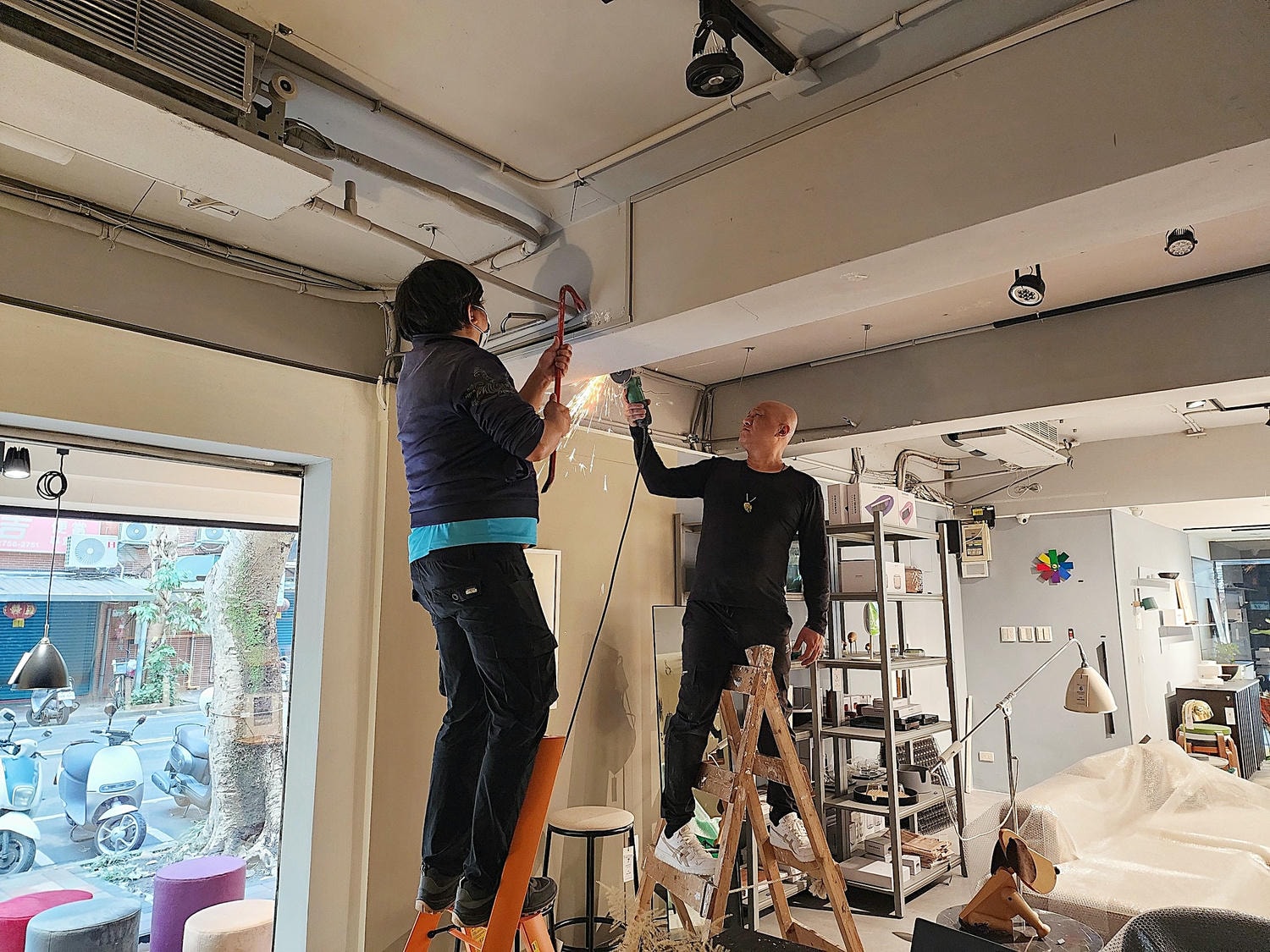 【台北裝潢】民生社區家具店面格柵裝潢~木工裝潢│輕鋼架天花板│唐莊企業有限公司│木居手作工坊 - 第4張圖 5