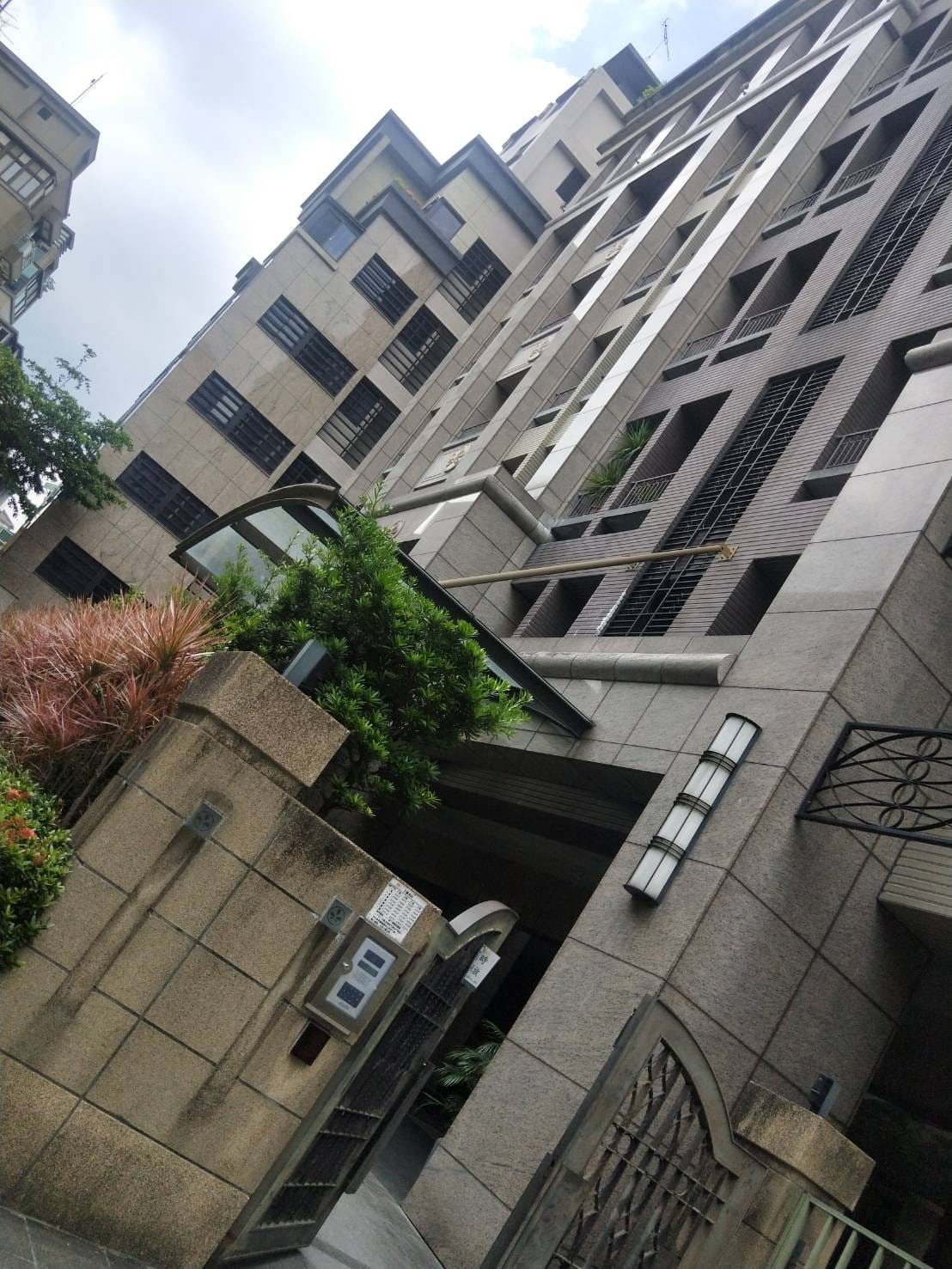 【新北裝潢】社區住宅防水~抓漏工程│木工裝潢│唐莊企業有限公司│木居手作工坊 - 第1張圖 472138363 519310961156588 889404319655442509 n
