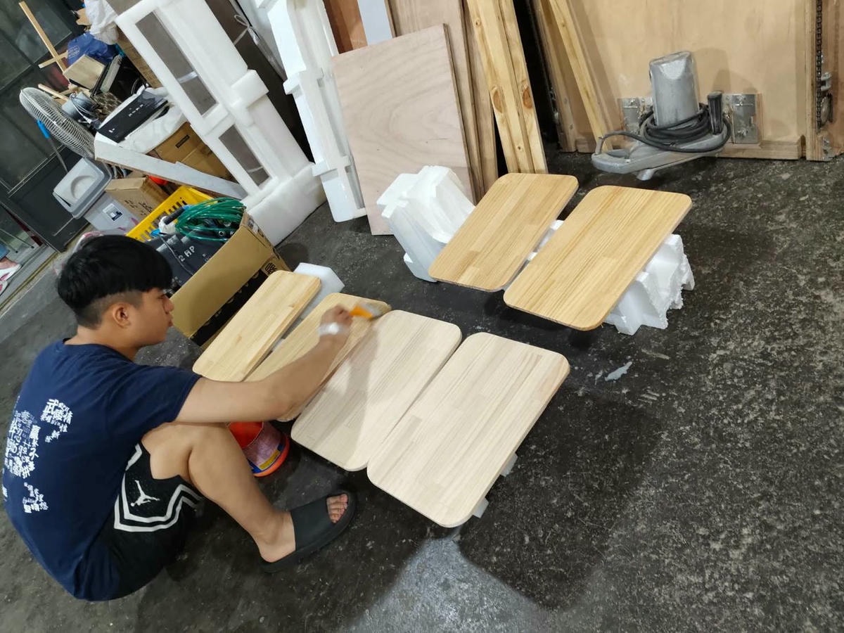 【新北裝潢】貓跳台修改~更換實木板│塗防水漆跟打磨後│重新置放安裝│唐莊企業有限公司│木居手作工坊 - 第2張圖 509428910 648256958261987 4038368991667614172 n