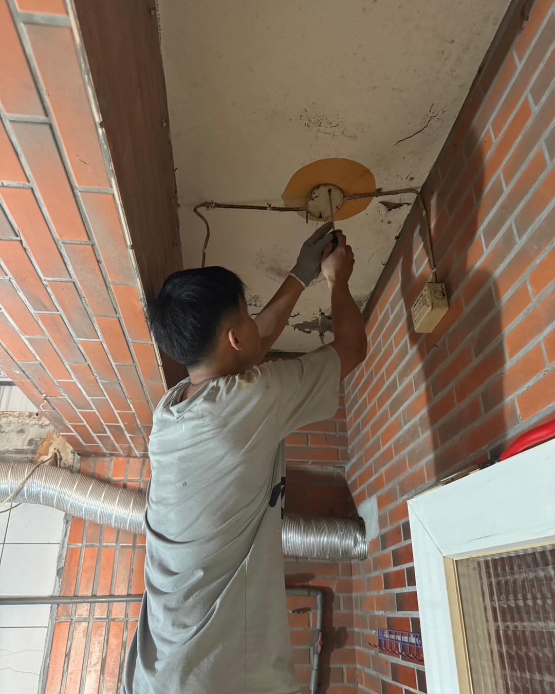 【新北裝潢】貢寮房屋翻新統包工程~潛水客太空艙│唐莊企業有限公司│木居手作工坊 - 第4張圖 5